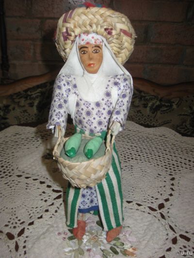 Лот: 14463725. Фото: 1. Винтажная сувенирная кукла в костюме... Куклы