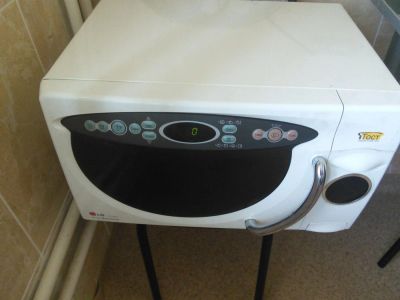 Лот: 5737550. Фото: 1. Микроволновая печь LG MS-268T... Микроволновки, мини-печи