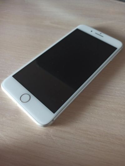 Лот: 16559170. Фото: 1. iPhone 8 plus 64GB Silver. Смартфоны