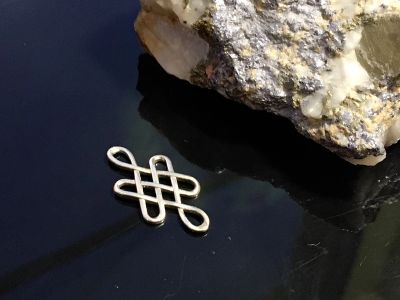 Лот: 17439394. Фото: 1. Узел удачи Серебро 925. Кулоны, подвески