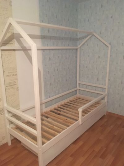 Лот: 17957140. Фото: 1. Кроватка домик белая. Детские кровати и кроватки