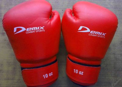 Лот: 3004289. Фото: 1. Боксерские перчатки Demix 10 Oz... Другое (обмундирование и экипировка)