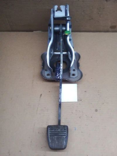 Лот: 21403480. Фото: 1. педаль тормоза Toyota Carina AT212. Двигатель и элементы двигателя