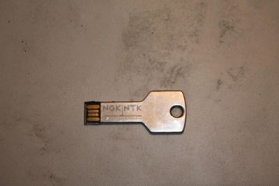Лот: 5058304. Фото: 1. флешка 8гиг неисравна2. USB-флеш карты