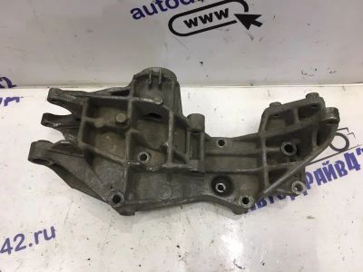 Лот: 21715765. Фото: 1. кронштейн генератора Audi A4 8D5. Кузов