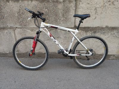 Лот: 19245512. Фото: 1. Велосипед Avalanche GT 1.0 2006... Велосипеды