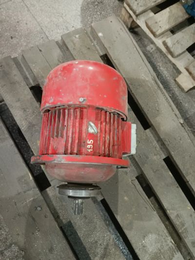 Лот: 25886506. Фото: 1. Электродвигатель ZD1 31-4 для... Электродвигатели