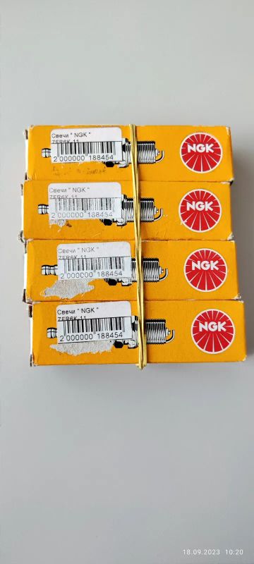 Лот: 20824944. Фото: 1. Свечи зажигания 4 шт NGK 6711ZFR6K-11. Двигатель и элементы двигателя