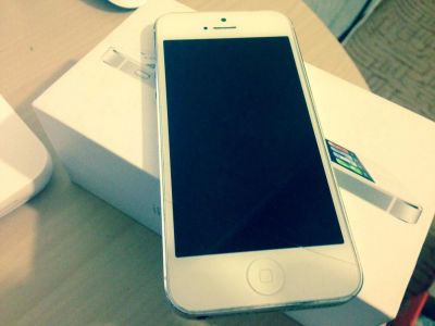 Лот: 4496515. Фото: 1. iPhone 5 16Gb (тупит home, трещ... Смартфоны