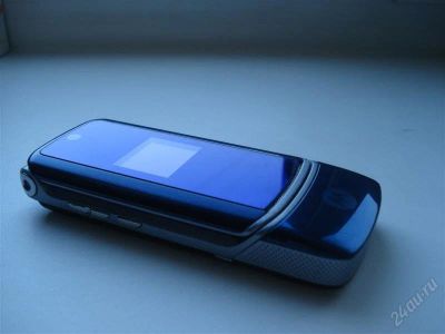 Лот: 1563852. Фото: 1. Motorola KRZR K1 (телефон+подзарядка... Кнопочные мобильные телефоны