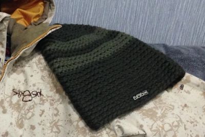 Лот: 9005704. Фото: 1. Продам шапку 686 торг. Другое (одежда, обувь, галантерея)