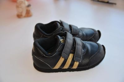 Лот: 7854205. Фото: 1. Детские кроссовки Adidas, для... Кеды, кроссовки