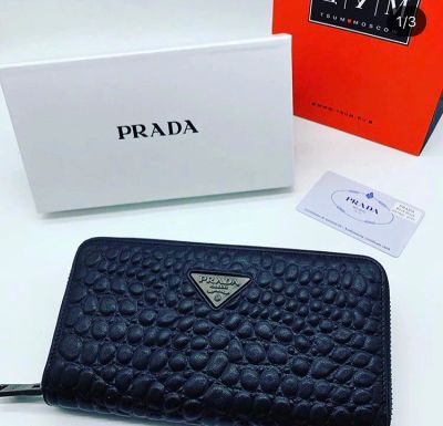 Лот: 14070268. Фото: 1. Клатч Prada. Бумажники, кошельки, портмоне