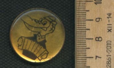 Лот: 17695327. Фото: 1. ( № 9092 ) значки детство,Крокодил... Сувенирные