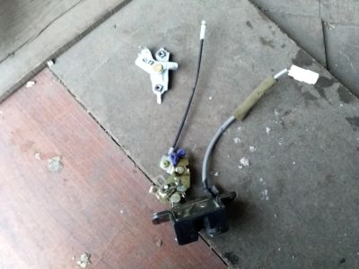Лот: 12670463. Фото: 1. Замок крышки багажника Toyota... Другое (автозапчасти)