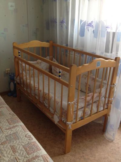 Лот: 4370160. Фото: 1. Продам кроватку детскую с маятниковым... Другое (дети растут)