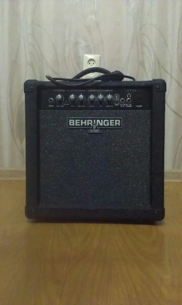 Лот: 4970325. Фото: 1. Комбоусилитель Behringer VT15CD... Гитарные эффекты и комбоусилители