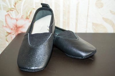 Лот: 5981507. Фото: 1. Чешки черные 15,5см. Туфли