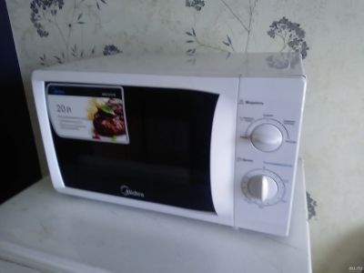 Лот: 16167282. Фото: 1. Микроволновая печь Midea MM720CFB. Микроволновки, мини-печи