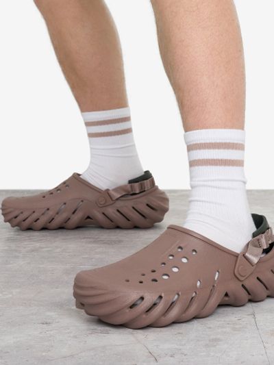 Лот: 25437707. Фото: 1. Сабо мужские Crocs Echo, Коричневый. Шлепанцы, сланцы