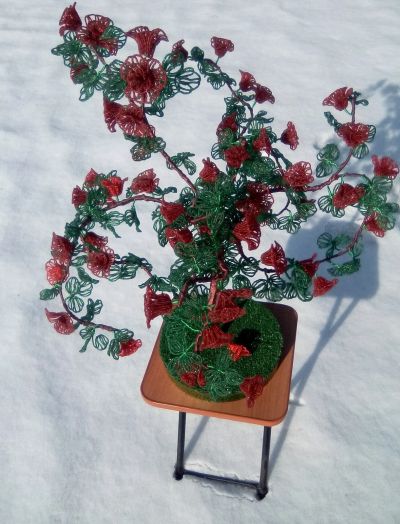 Лот: 15609632. Фото: 1. Куст розы из бисера. Искусственные и сувенирные цветы
