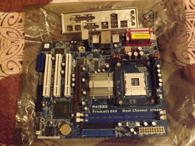 Лот: 3414098. Фото: 1. Материнская плата ASRock P4i65G. Материнские платы