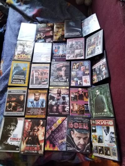Лот: 23345940. Фото: 1. 25 DVD дисков с фильмами(одним... Видеозаписи, фильмы