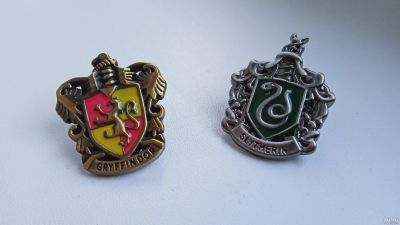 Лот: 18118448. Фото: 1. Значки Гарри Поттер Гриффиндор... Сувенирные