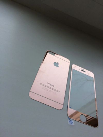 Лот: 8561901. Фото: 1. iphone 5/5s защитное стекло розовое... Защитные стёкла, защитные плёнки