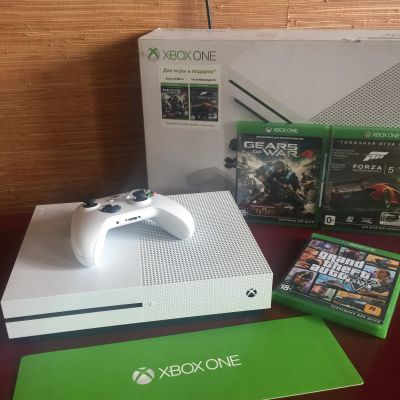 Лот: 14580055. Фото: 1. Xbox one s + GTA V. Игровые приставки, консоли