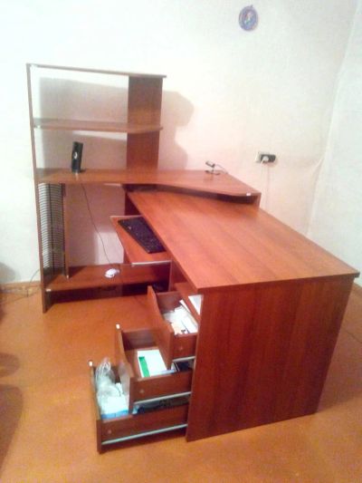 Лот: 4652110. Фото: 1. Стол компьютерный. Столы, стулья, обеденные группы