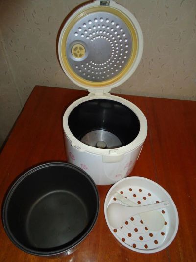 Лот: 4607781. Фото: 1. Мультиварка. Кухонная