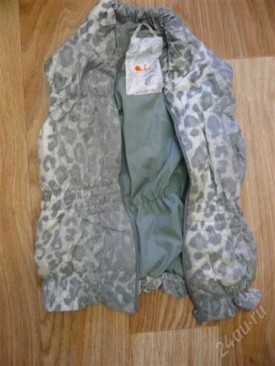 Лот: 1859403. Фото: 1. Жилет для девочки. Верхняя одежда