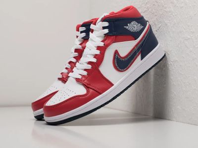 Лот: 20132193. Фото: 1. Кроссовки Nike Air Jordan 1 Mid. Кеды, кроссовки, слипоны