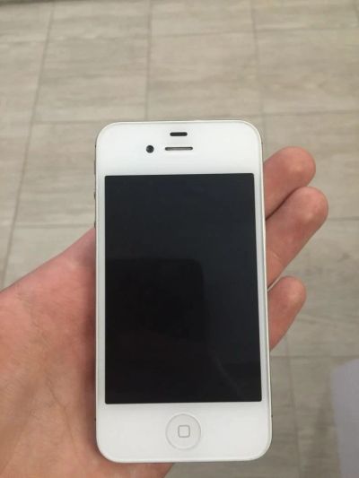 Лот: 6923018. Фото: 1. iPhone 4s 32gb + 3 чехла + оригинальные... Смартфоны