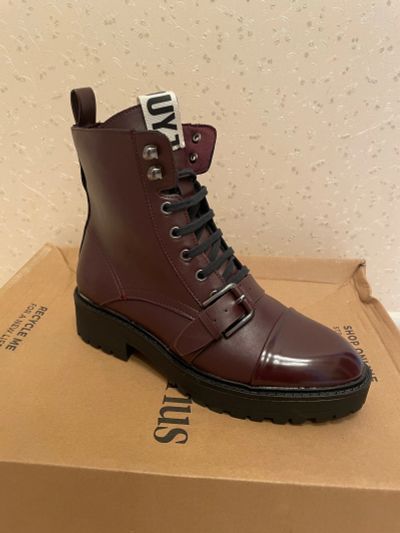 Лот: 25255045. Фото: 1. Ботинки женские Stradivarius 35... Кеды, кроссовки, слипоны