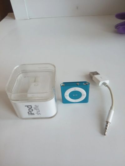 Лот: 17456888. Фото: 1. Плеер Apple iPod Shuffle 4 состояние... Плееры