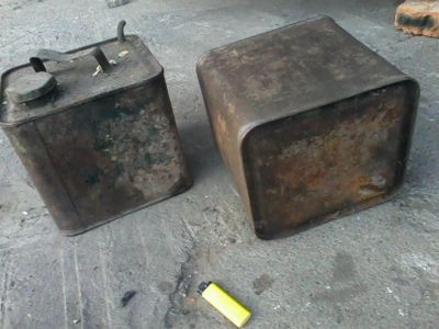 Лот: 5309802. Фото: 1. пара старинных банок из под масла... Предметы интерьера и быта
