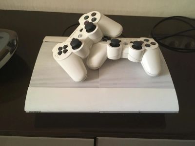 Лот: 9198701. Фото: 1. Playstation 3 Slim 500 Gb + 2... Консоли