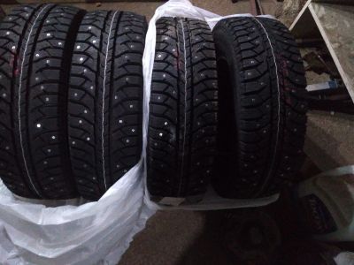 Лот: 14805422. Фото: 1. Bridgestone 185/70 r14. Шины