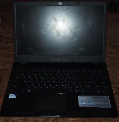 Лот: 5147879. Фото: 1. Ноутбук Expertline с битой матрицей... Ноутбуки