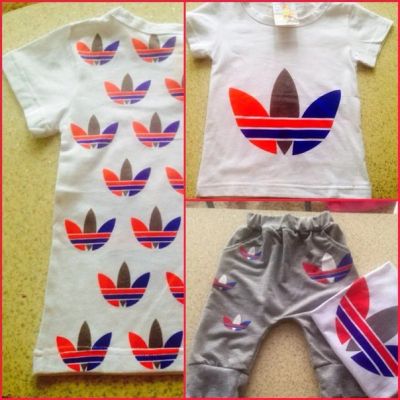 Лот: 4089818. Фото: 1. Стильный детский костюм adidas... Костюмы, пиджаки, комбинезоны