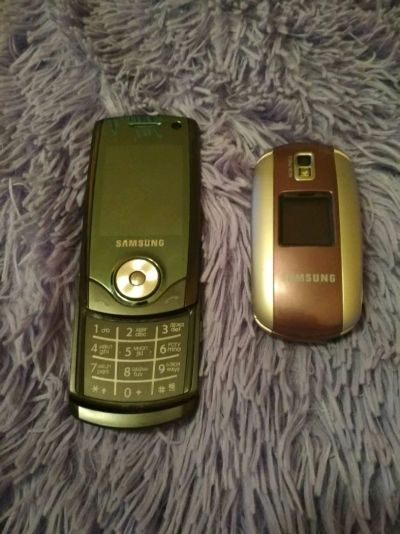 Лот: 11096923. Фото: 1. Samsung E 530 и U 700 одним лотом... Кнопочные мобильные телефоны