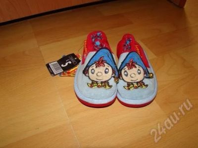 Лот: 510736. Фото: 1. Тапочки р-р 22 с бубенчиками новые. Домашняя обувь