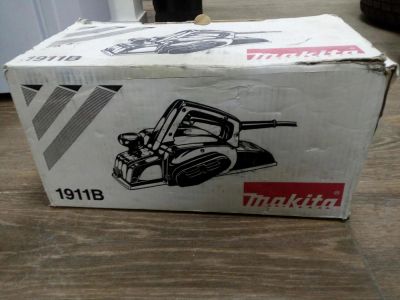 Лот: 10753801. Фото: 1. Электрорубанок Makita 1911B. Электроинструмент