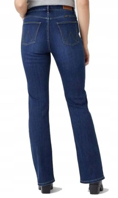 Лот: 22375493. Фото: 1. Женские прямые (Bootcut) джинсы... Джинсы