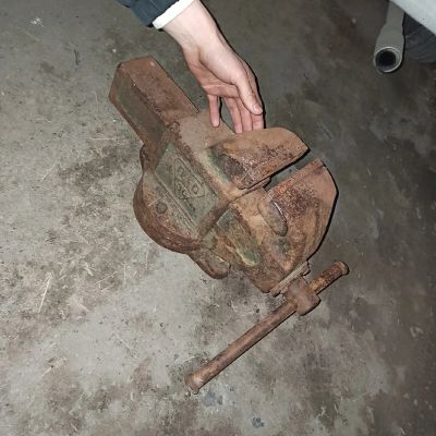Лот: 17555656. Фото: 1. Тиски огромные. Ручной инструмент