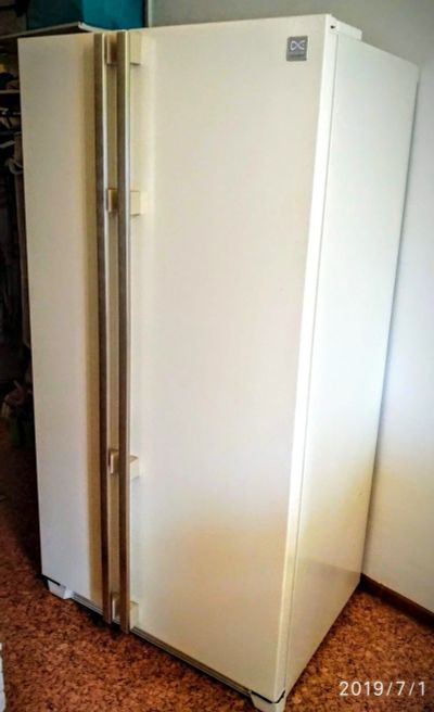 Лот: 13990573. Фото: 1. Холодильник большой Daewoo (Side... Холодильники, морозильные камеры