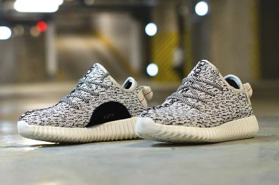 Лот: 8071807. Фото: 1. Кроссовки Adidas Yeezy Boost 350... Кеды, кроссовки, слипоны