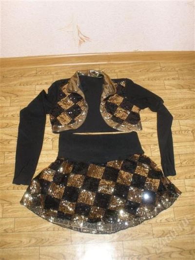 Лот: 1427833. Фото: 1. нарядный костюмчик из пайеток. Платья